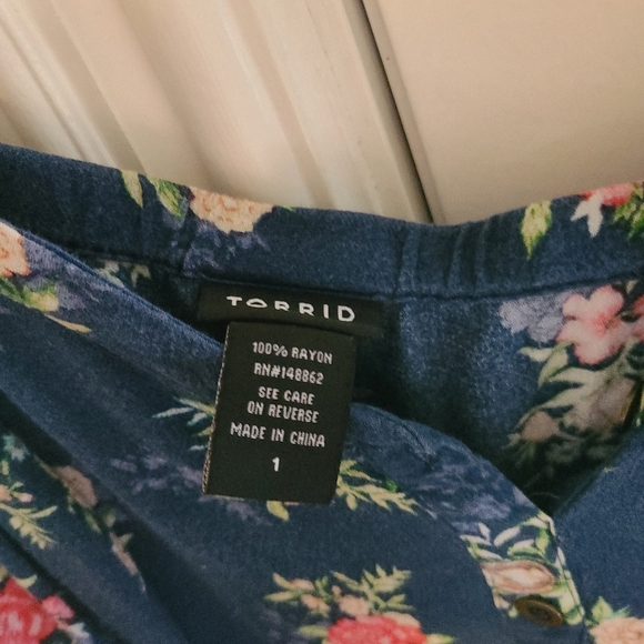Torrid top - Picture 3 of 3